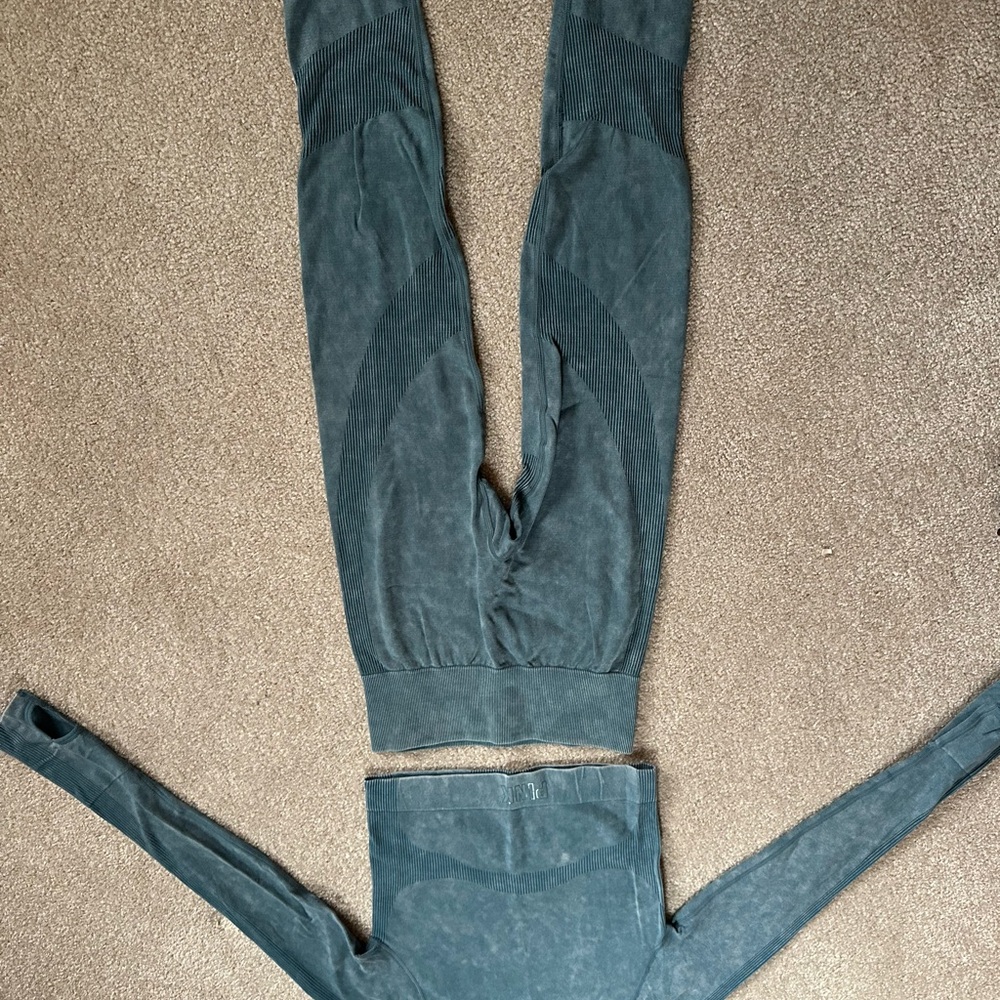PINK Victoria's Secret Seamless Active Set in Teal - Picture 6 of 6
